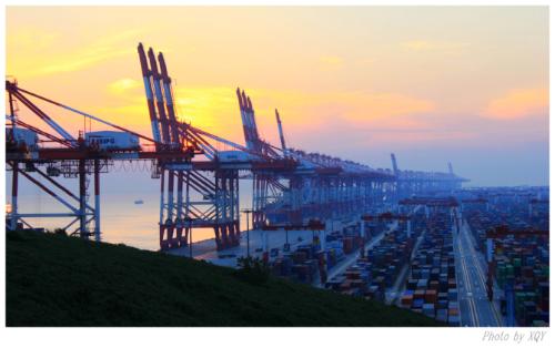 上海國際航運中心軟硬件同時推進