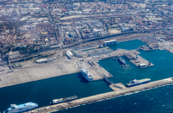 長灘港為集裝箱運(yùn)輸設(shè)定了新的高水位