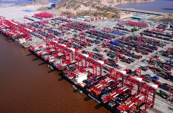 國(guó)際物流公司為跨國(guó)企業(yè)提供了跨境運(yùn)輸、物流管理等服務(wù)