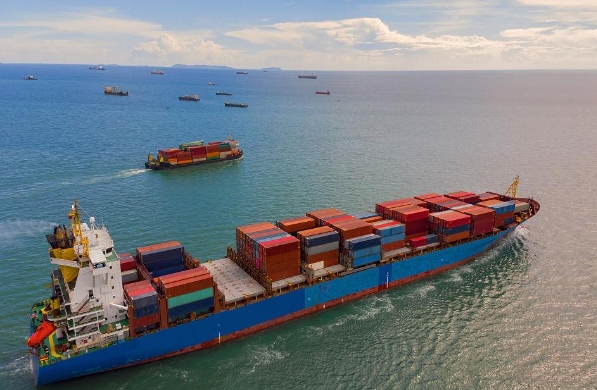 隨著全球化的深入發(fā)展，國(guó)際物流公司也面臨著越來越多的挑戰(zhàn)和機(jī)遇