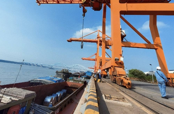 隨著中印貿(mào)易往來(lái)的日益頻繁，印度貨代市場(chǎng)逐漸嶄露頭角