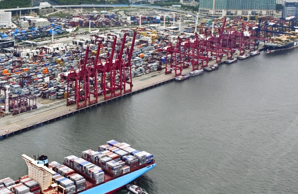 國際貨代行業(yè)需要不斷創(chuàng)新和進取，以更好地服務于全球貿(mào)易的發(fā)展