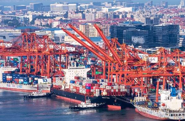 東南亞地區(qū)以其獨(dú)特的經(jīng)濟(jì)發(fā)展?jié)摿?，逐漸成為了全球貿(mào)易的重要一環(huán)