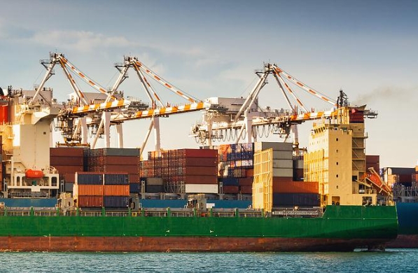 在全球貿(mào)易的浪潮中，美國貨運代理行業(yè)正經(jīng)歷著前所未有的變革