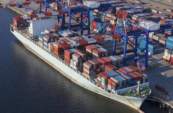 海運(yùn)貨代作為國(guó)際物流鏈中的關(guān)鍵一環(huán)，推動(dòng)著世界貿(mào)易的繁榮發(fā)展