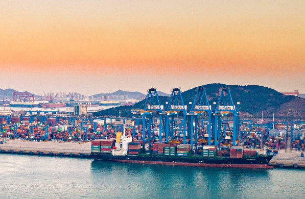 隨著泰國(guó)經(jīng)濟(jì)的不斷壯大，泰國(guó)的物流行業(yè)將扮演著越來(lái)越重要的角色