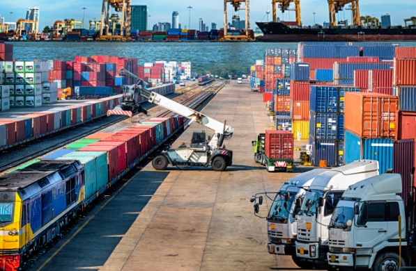 上海國際物流公司不僅承載著貨物的運(yùn)輸，更是連接世界的橋梁