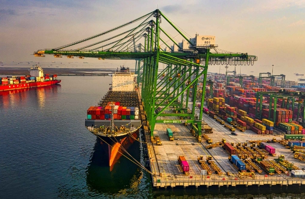 國際物流以其獨(dú)特的魅力與復(fù)雜性，編織著一張連接世界的網(wǎng)絡(luò)
