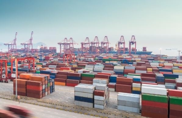 隨著市場(chǎng)需求的不斷變化，加拿大貨代行業(yè)正經(jīng)歷著一場(chǎng)深刻的革新