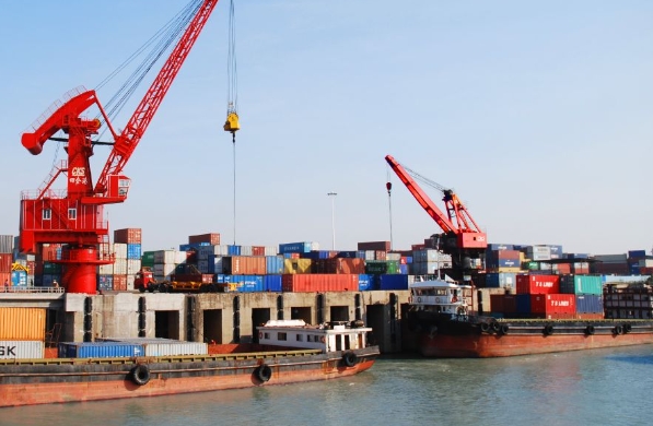 美國作為全球大的經(jīng)濟體之一，其海運業(yè)已成為連接世界的橋梁