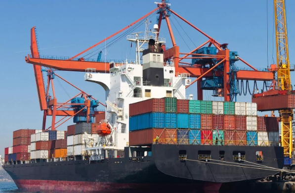 國(guó)際貨運(yùn)作為連接各國(guó)經(jīng)濟(jì)與市場(chǎng)的橋梁，扮演著至關(guān)重要的角色