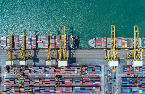 國際貨運(yùn)代理是全球貿(mào)易進(jìn)行的保障，更是推動(dòng)經(jīng)濟(jì)全球化的重要力量